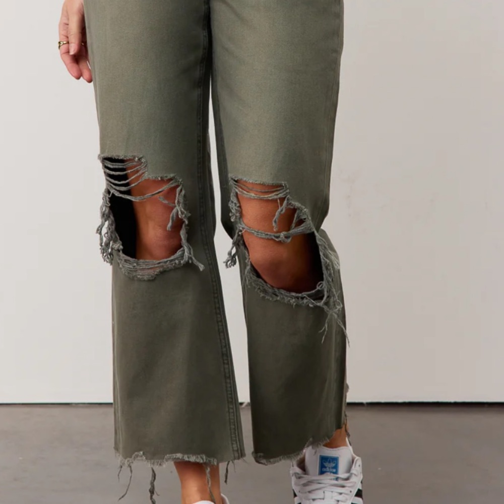 Distressed Wide Leg Cropped Jeans - Picture 5 of 7